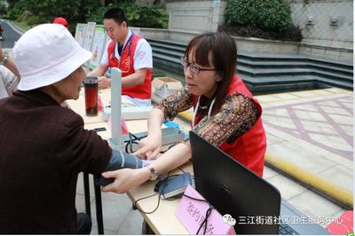 不忘初心，服務入微———三江街道社區衛生服中心開展“服務百姓健康行動”義診活動暨健康咨詢服務紀實
