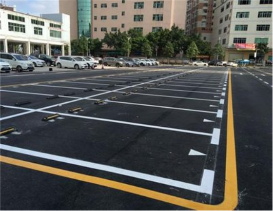 精細(xì)化與智能化 南京停車場(chǎng)劃線施工、車位編號(hào)及服務(wù)新趨勢(shì)
